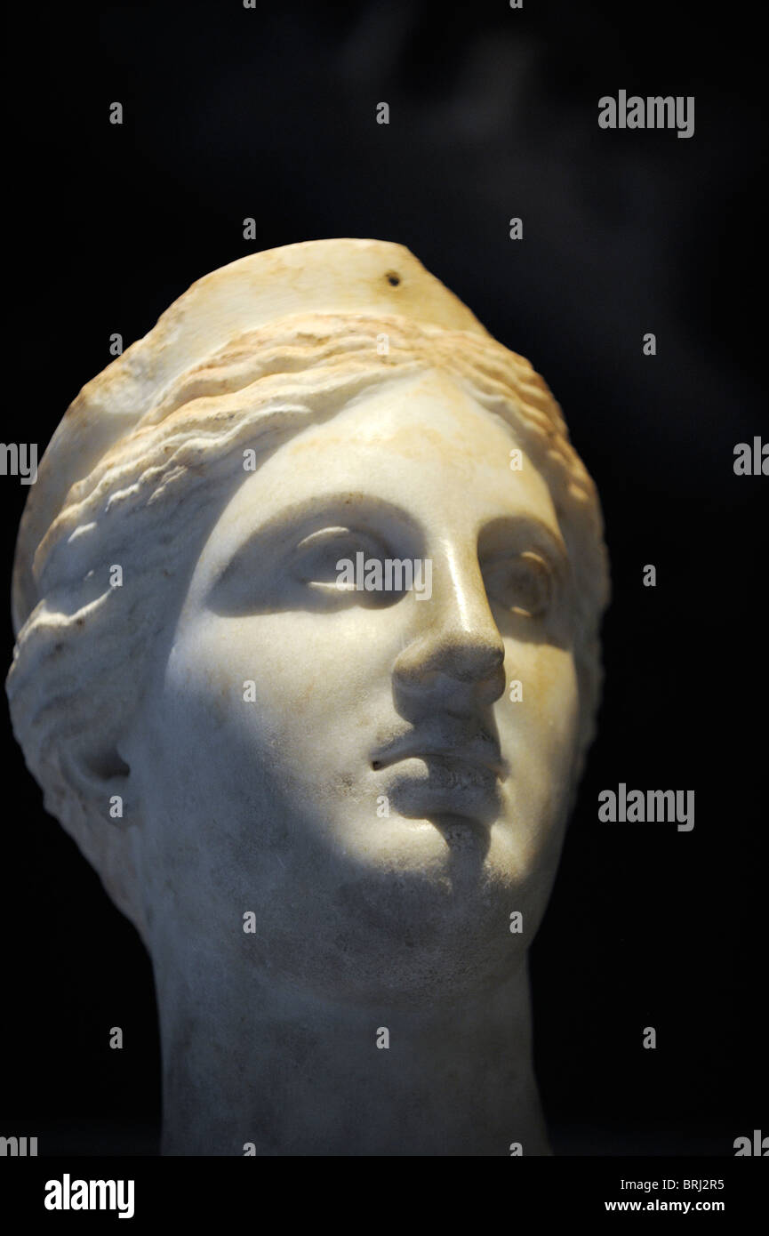 Artemis goddess of the moon hi-res stock photography and images - Alamy