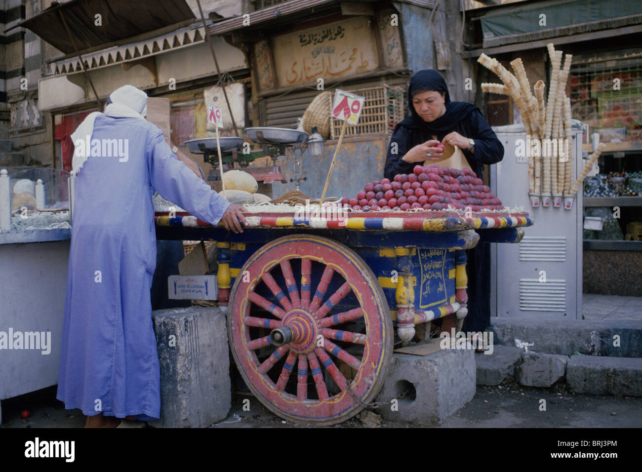 Egyptian street vendors at the Khalili Bazaar in Cairo, Egypt Stock