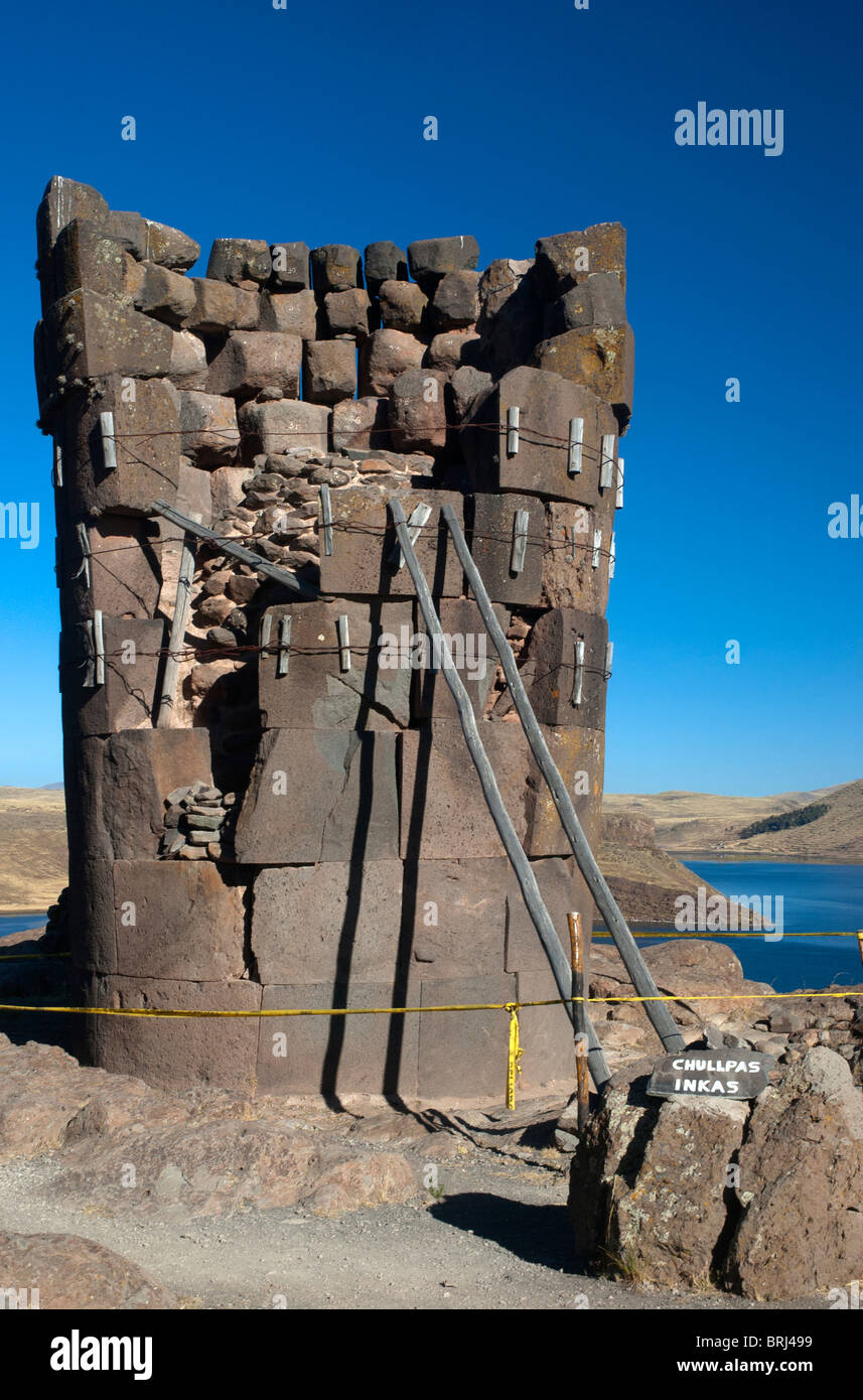 A chullpa, ( chullpas ), or funerary tower, of the Colla people, at Sillustani, near Puno, Peru. Stock Photo