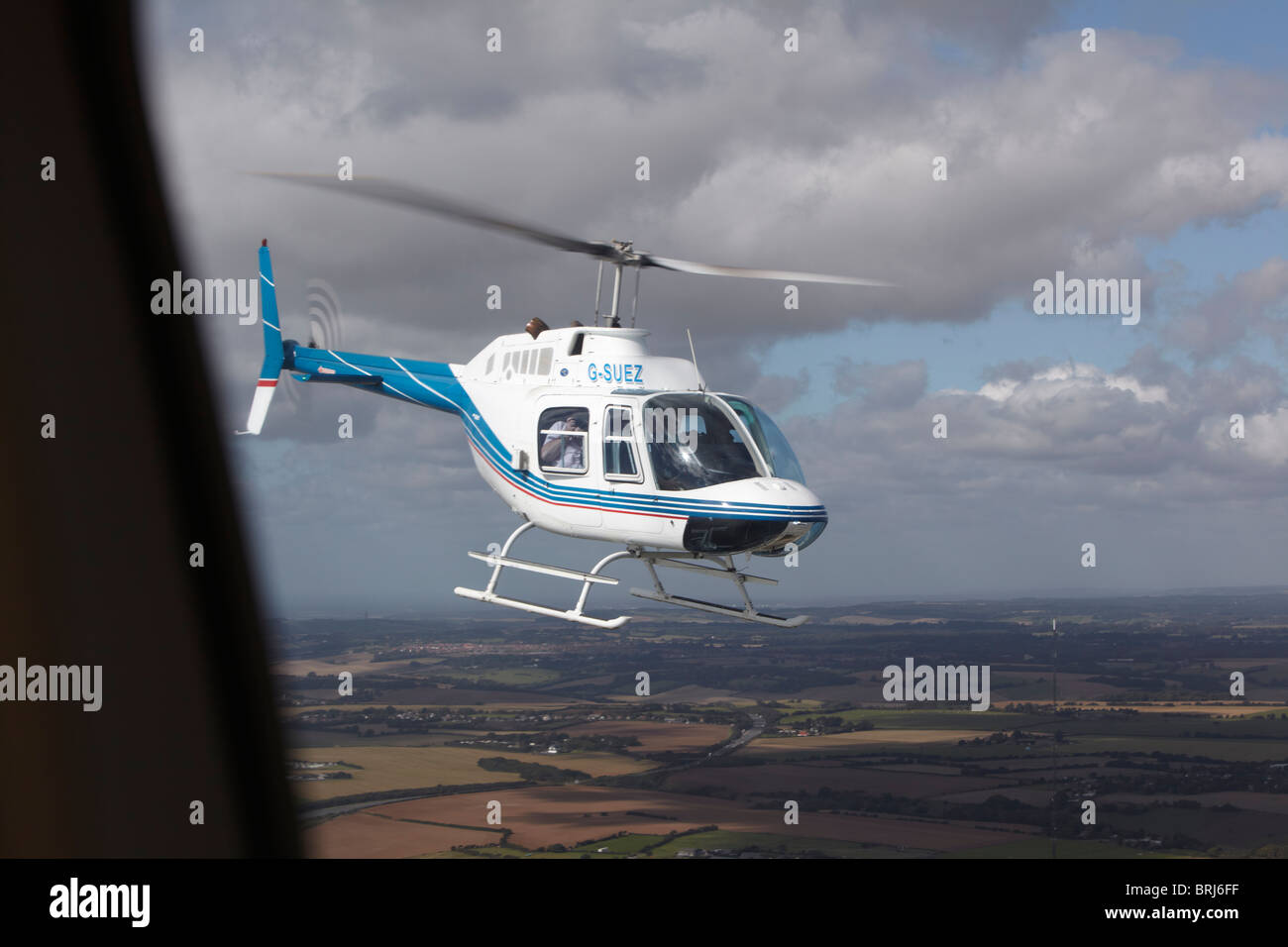 Helicopter in flight hi-res stock photography and images - Alamy