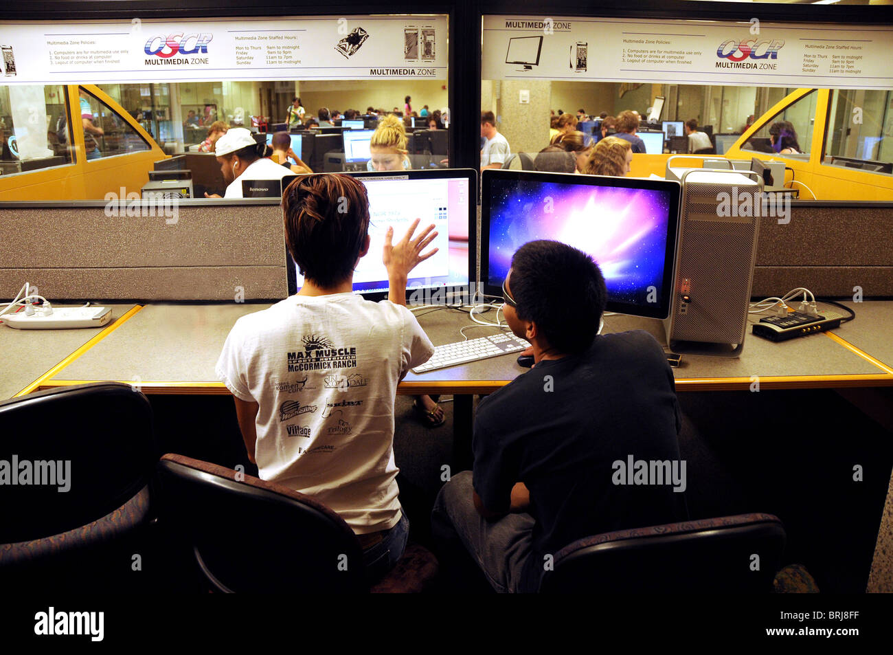 Students work in the Multimedia Zone in the Main Library at the University of Arizona, Tucson, Arizona, USA. Stock Photo