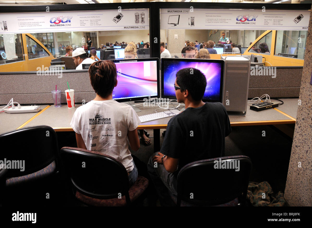 Students work in the Multimedia Zone in the Main Library at the University of Arizona, Tucson, Arizona, USA. Stock Photo