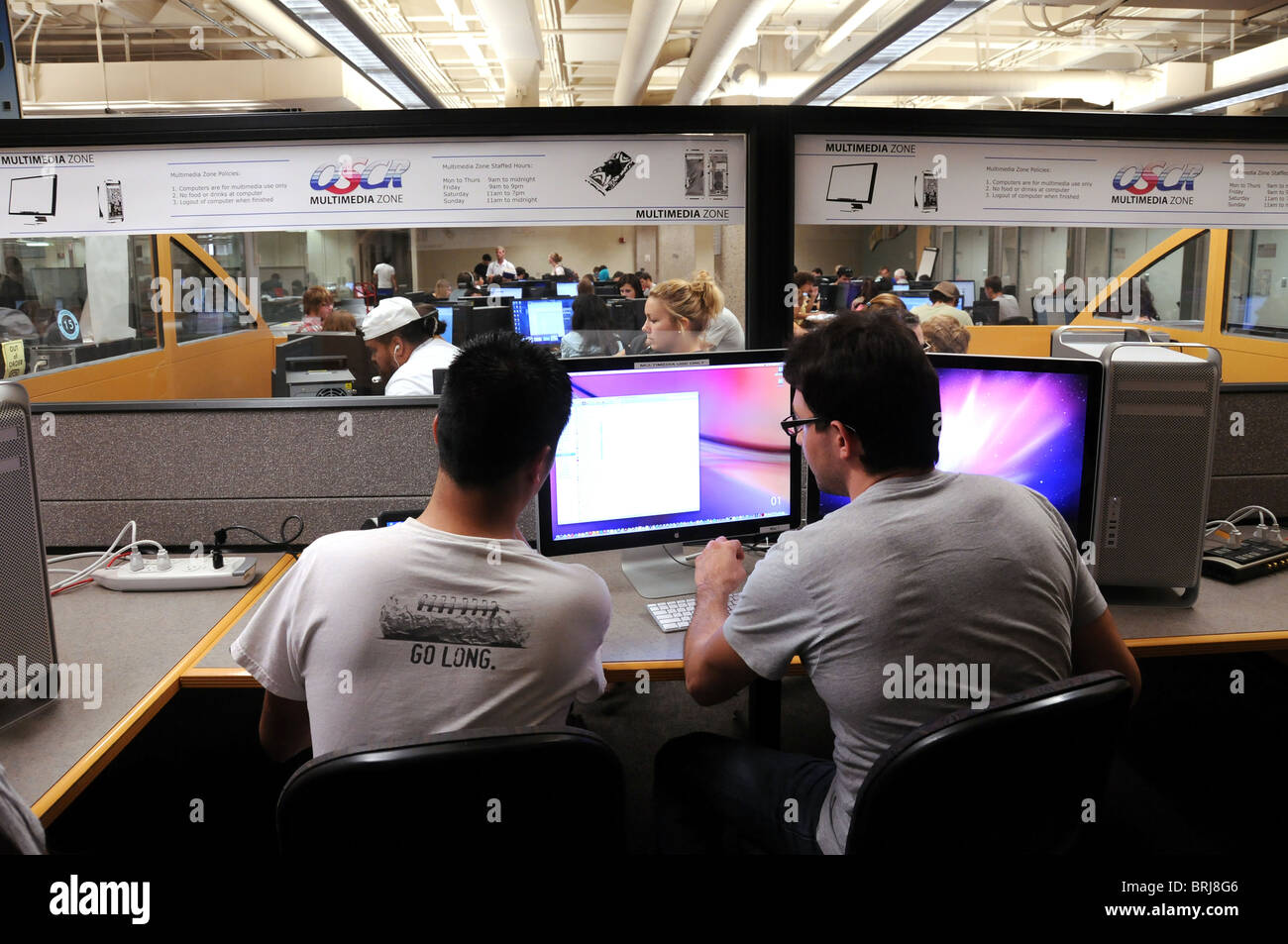 Students work in the Multimedia Zone in the Main Library at the University of Arizona, Tucson, Arizona, USA. Stock Photo