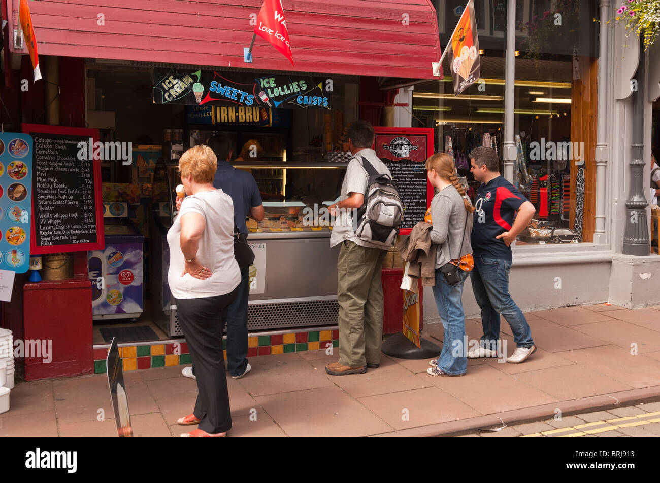 Ice cream kiosk uk hires stock photography and images Alamy