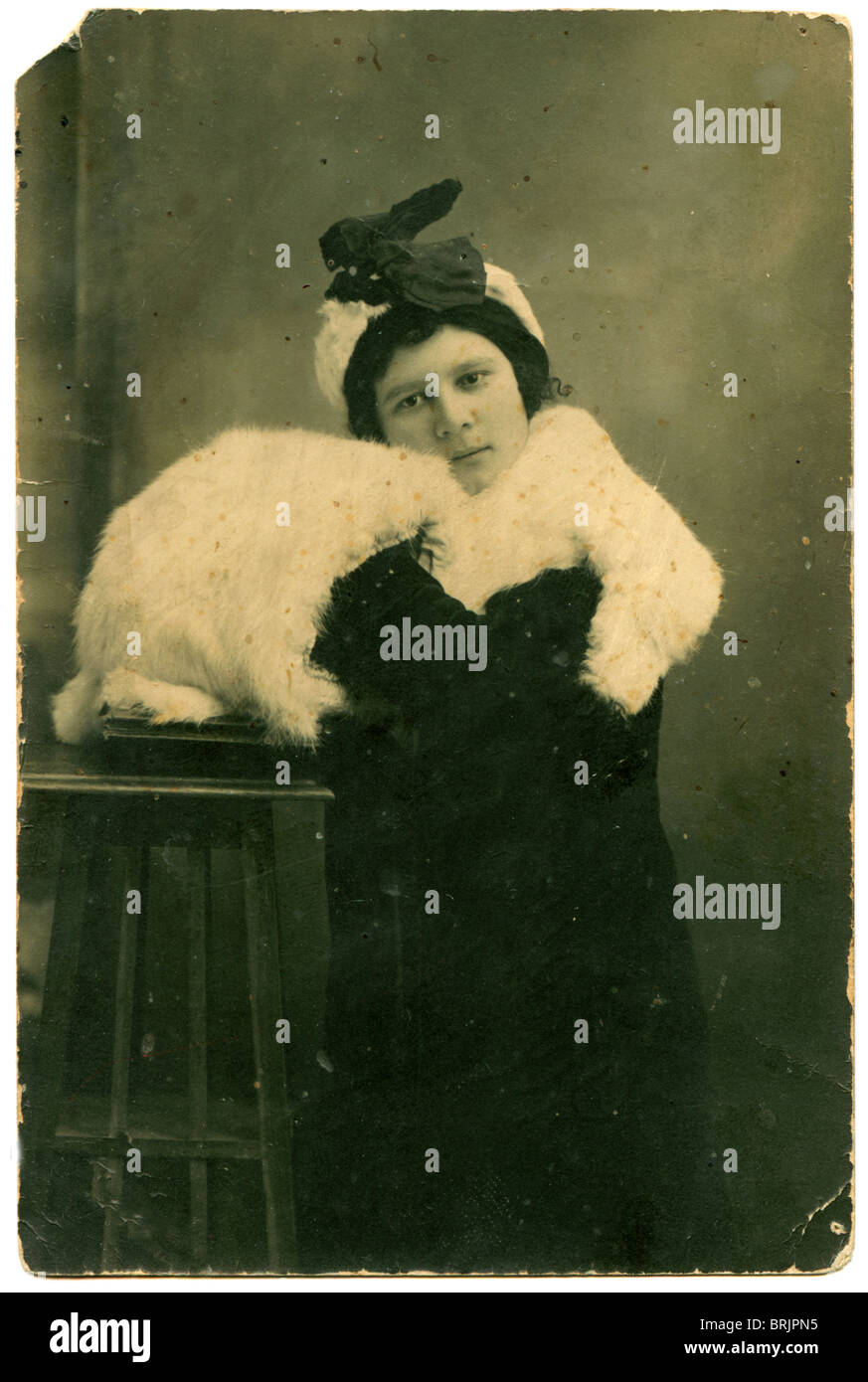 White fur coat hi-res stock photography and images - Alamy