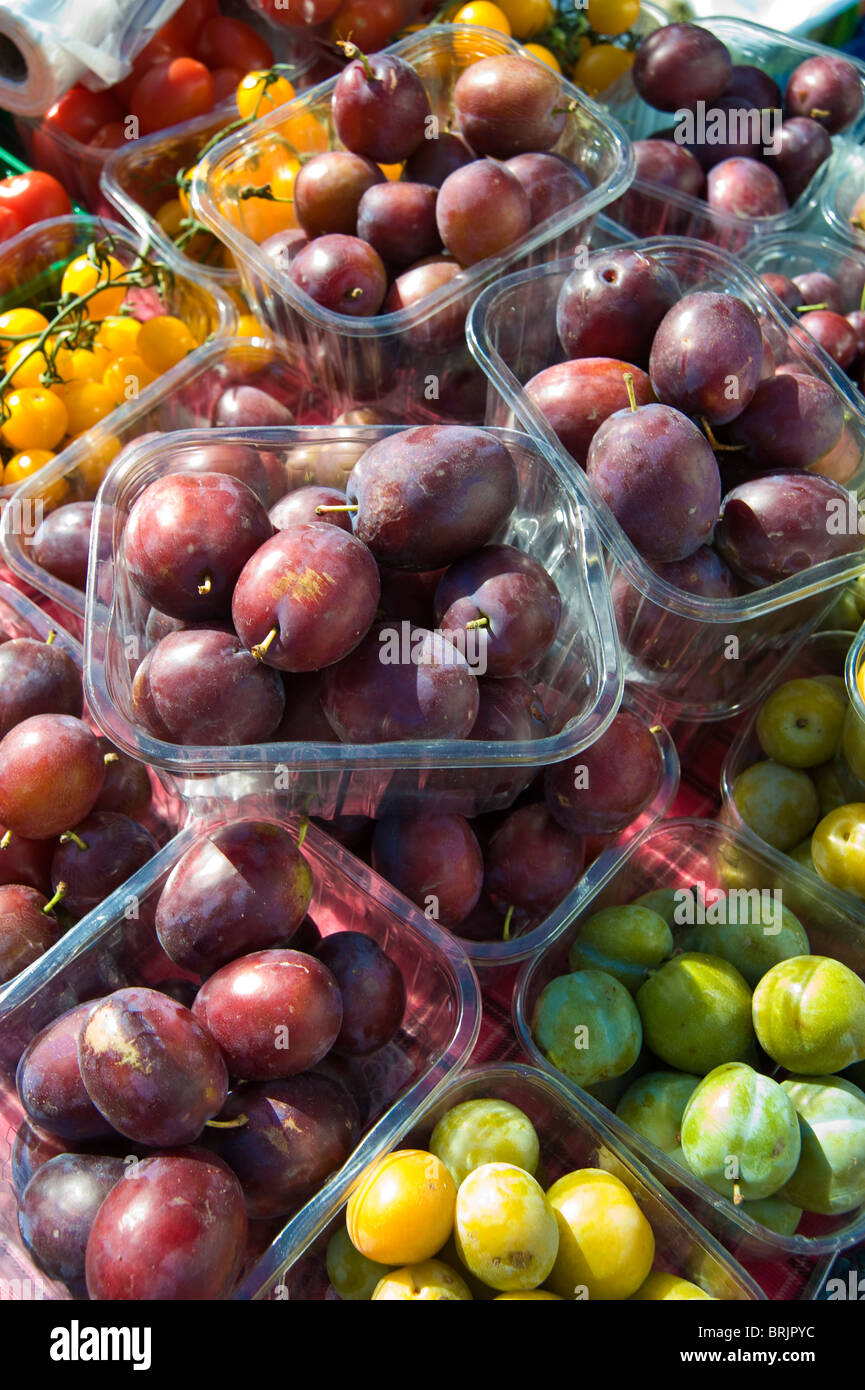 Plums on sale at a Farmers’ Market, Thornbury, South Gloucestershire, England. Stock Photo