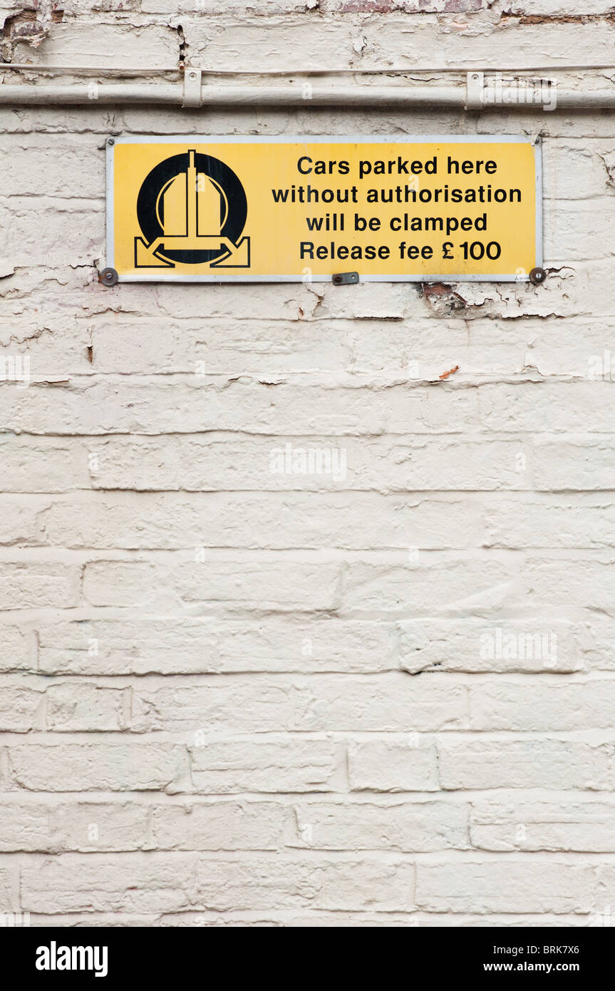 Clamping warning sign hires stock photography and images Alamy