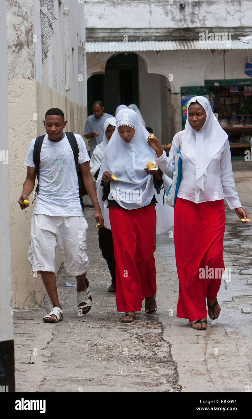 Muslim girls in tanzania hi-res stock photography and images - Alamy