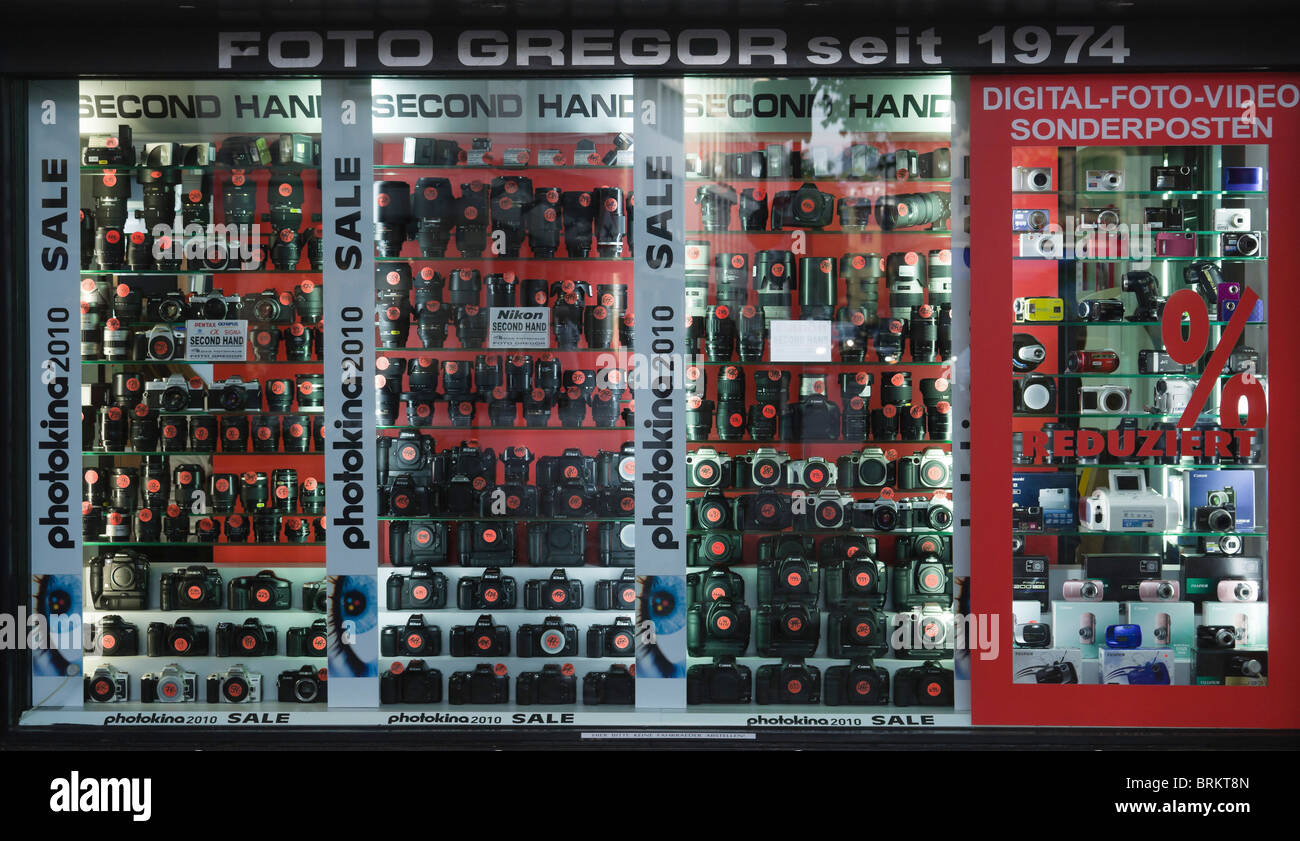Cologne The Window Of Foto Gregor Camera Shop During The Week Of Stock Photo Alamy