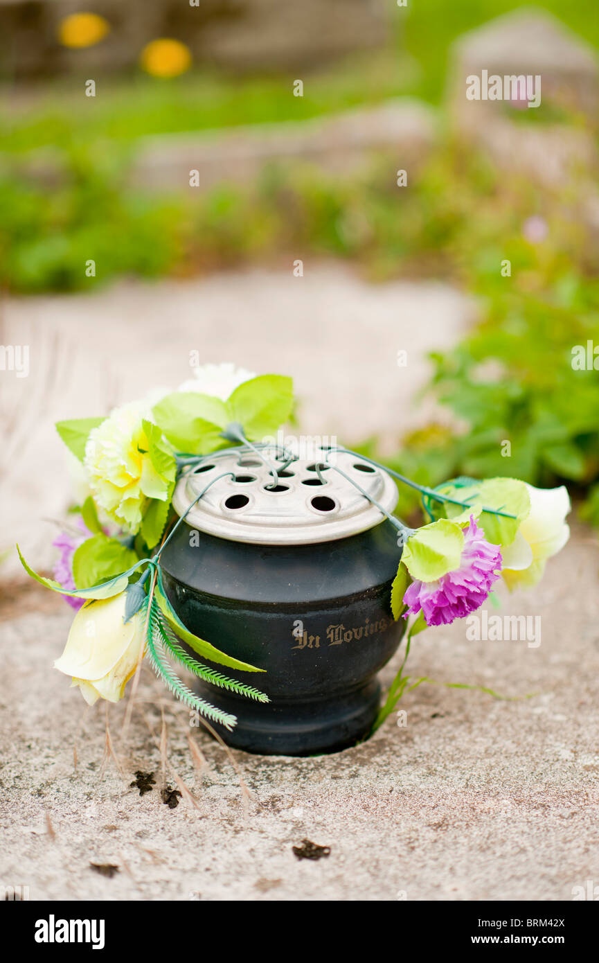 Flowers on grave Stock Photo Alamy