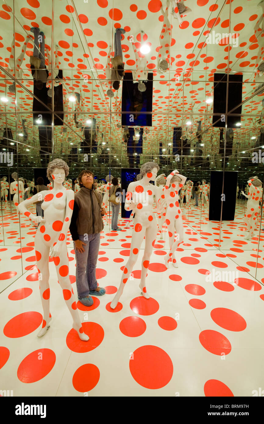 Mattress Factory Museum, Pittsburgh, Pennsylvania, installation called 'infinity dots mirrored room' by Yayoi Kusama Stock Photo
