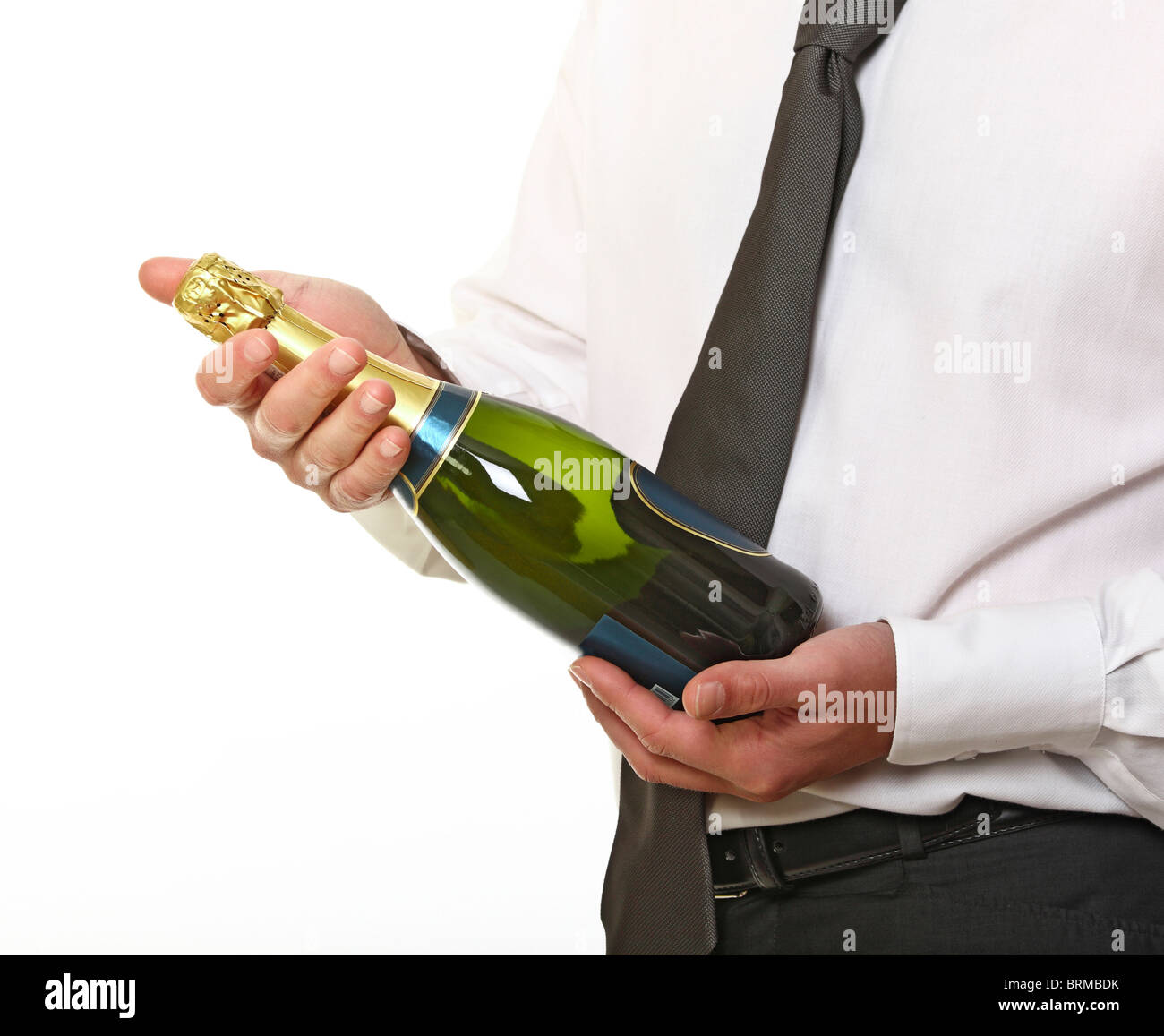 роджер федерер моет шандон. шампанское и конфеты. бутылка вина в подарок. дарят ли мужчинам шампанское. рука держит бутылку шампанского.