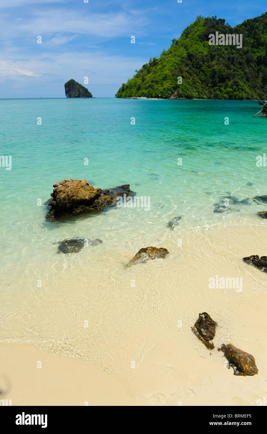 Rocky beach serenity hi-res stock photography and images - Alamy