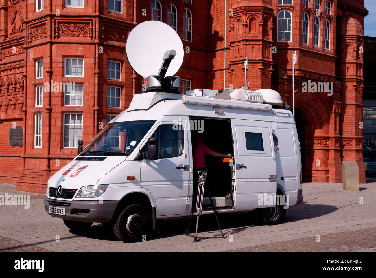 BBC outside broadcast unit at the Cardiff National Assembly Stock Photo