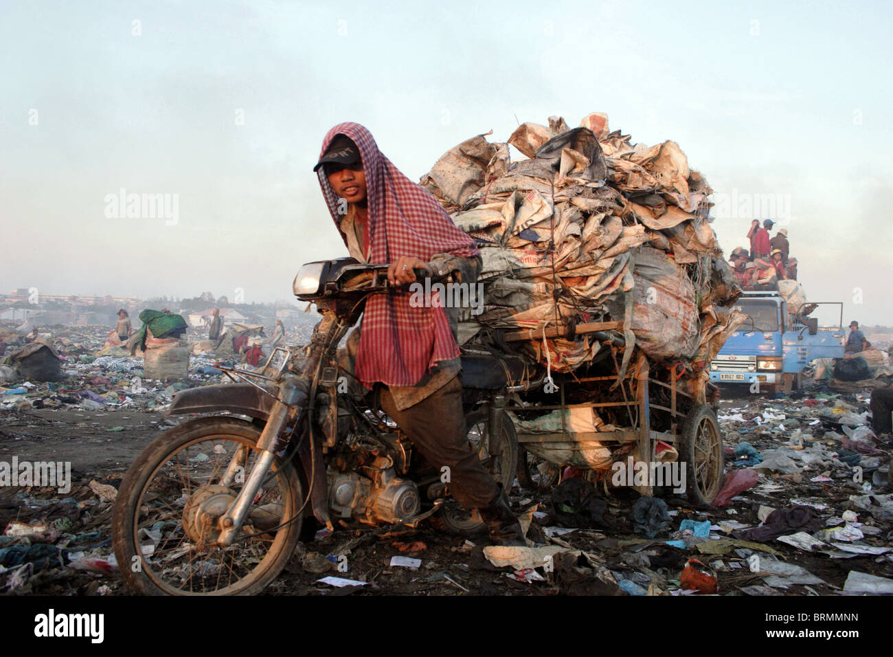 A worker is transporting empty garbage sacks back to recyclers at the Stung  Meanchey Landfill in Phnom Penh, Cambodia Stock Photo - Alamy