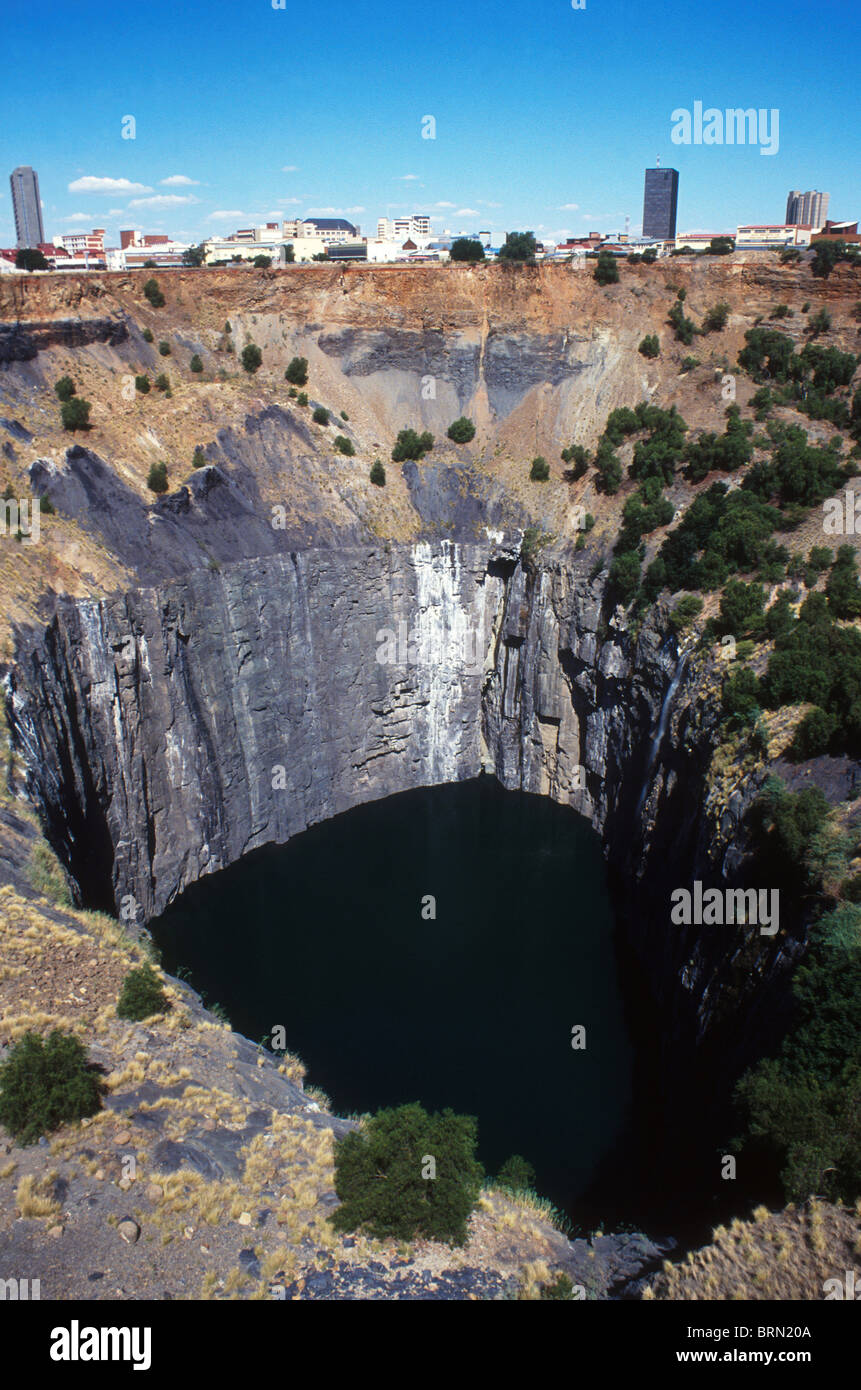 The famous Big Hole of Kimberley - an open-cast diamond mine in which the De Beers company found the Cullinan Diamond Stock Photo