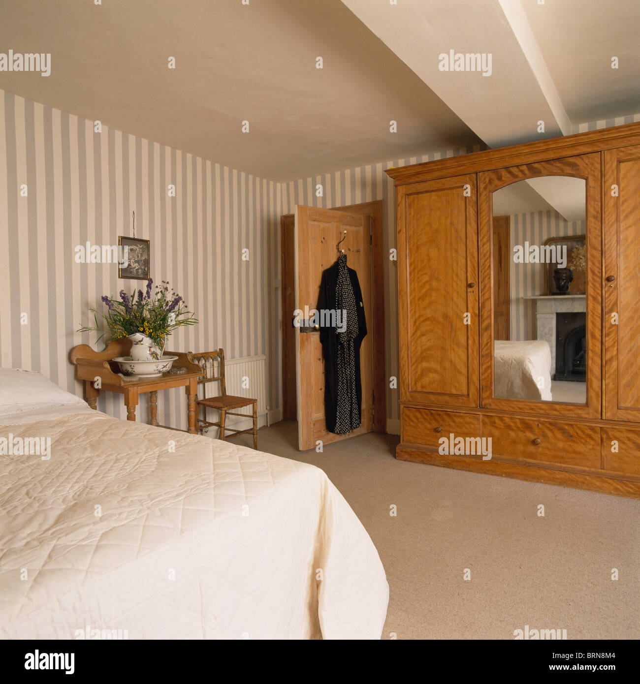 Large Traditional Wardrobe With Mirrored Door In Cream