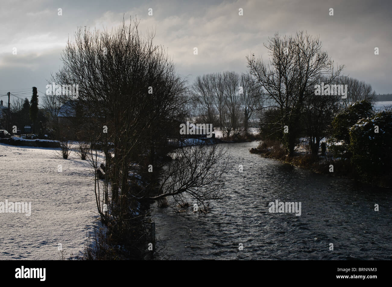 Snow scenes. Wylye River. near Great Wishford, Salisbury, Wilts   Stock Photo