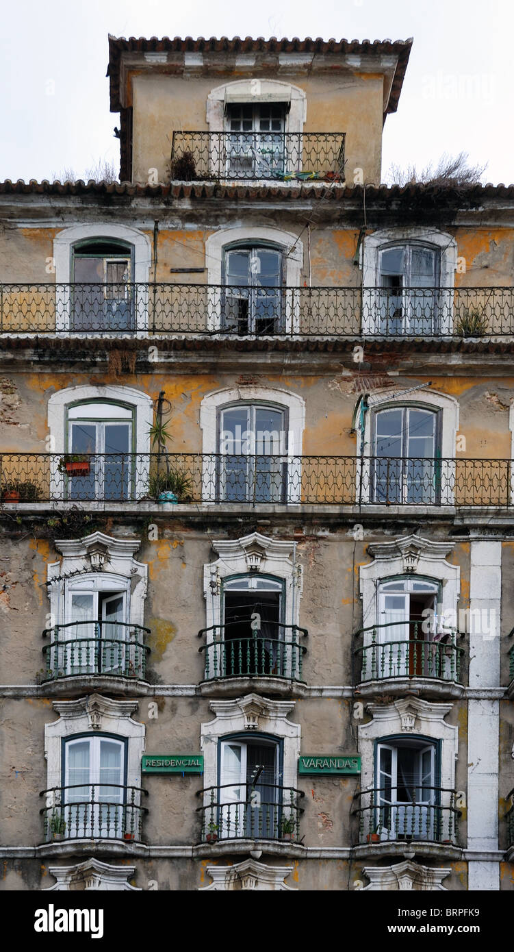 Rua dos Bacalhoeiros - Baixa quarter - Lisbon - Portugal - old palace detail windows pictoresque colourful Stock Photo