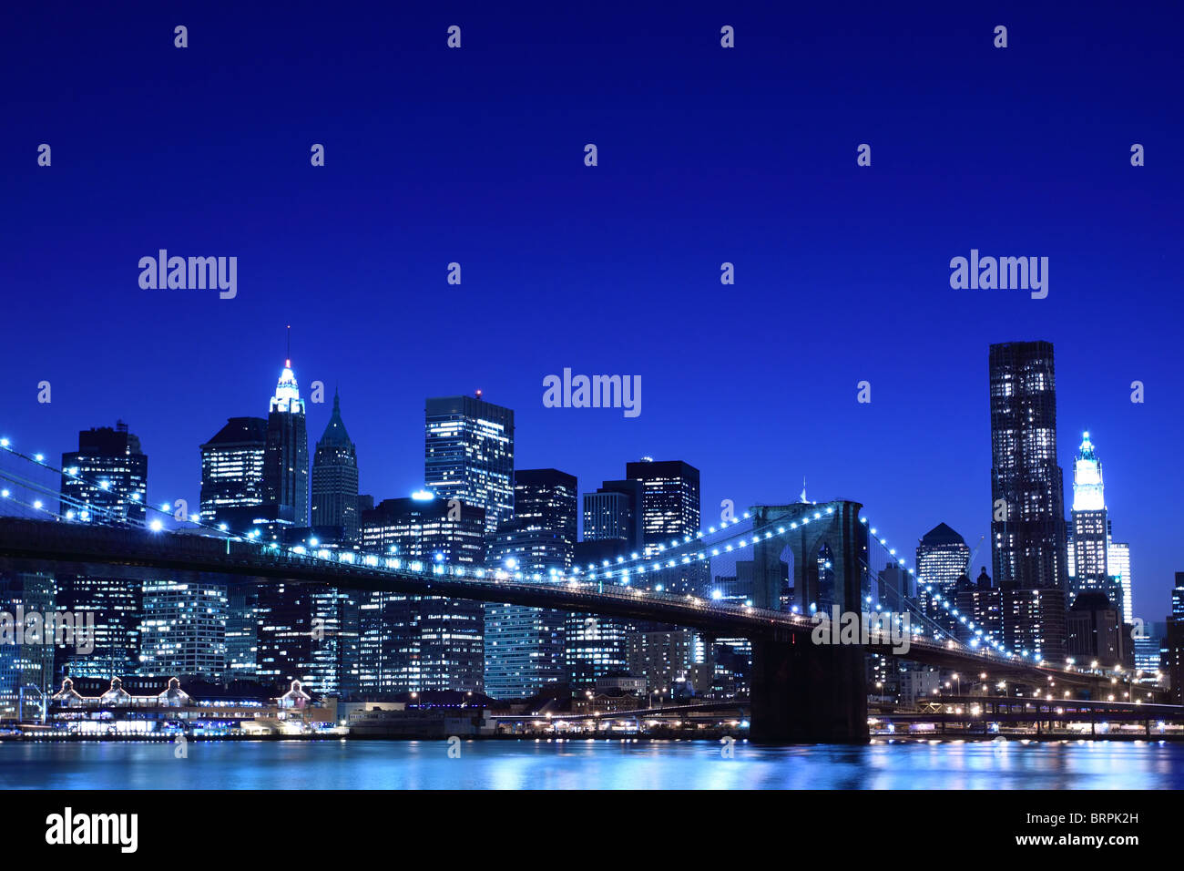 New york skyline night hi-res stock photography and images - Alamy