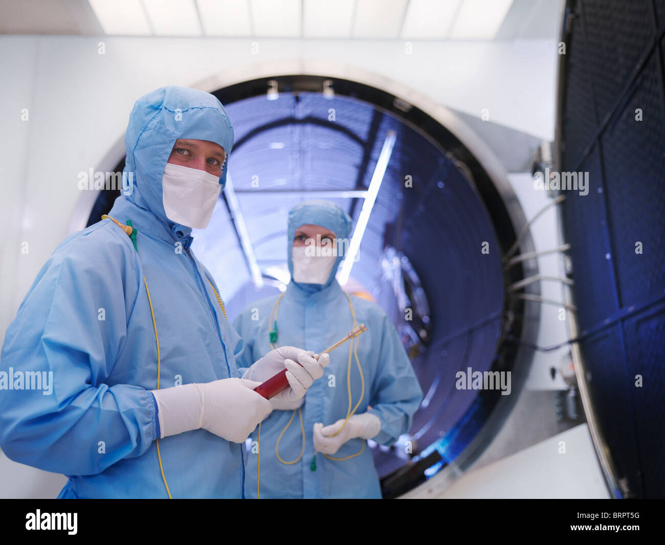 Satellite complex hires stock photography and images Alamy