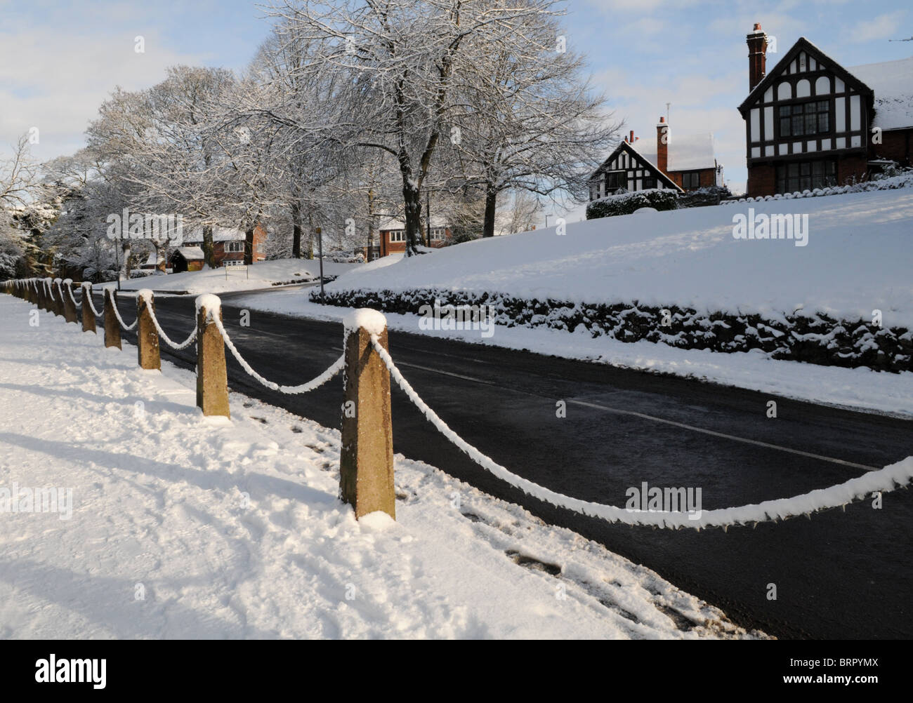 Chain railing hi-res stock photography and images - Alamy