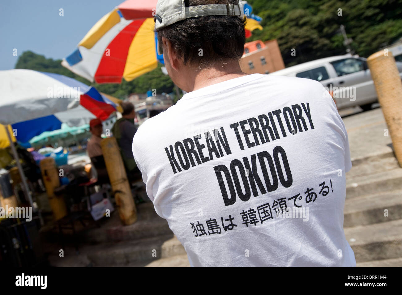 Sung Kyu-lim shows off a T-shirt stating Korea's sovereignty over the disputed Dokdo Islands in South Korea Stock Photo