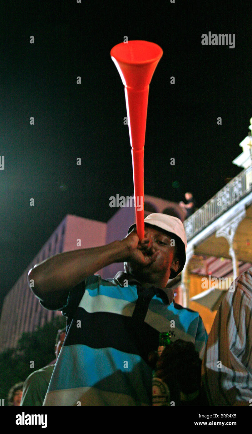Blauer Vuvuzela-Trompete-Fußballfan. Vuvuzela einzeln auf weißem:  Stock-Vektorgrafik (Lizenzfrei) 1188165202