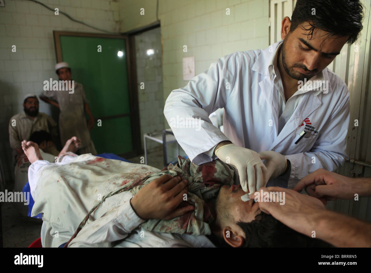 medical care to victims of the floods in pakistan Stock Photo