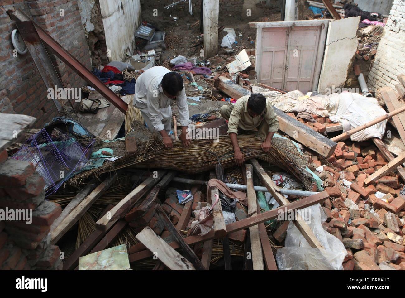 Victims of severe floods in Pakistan (2010) Stock Photo