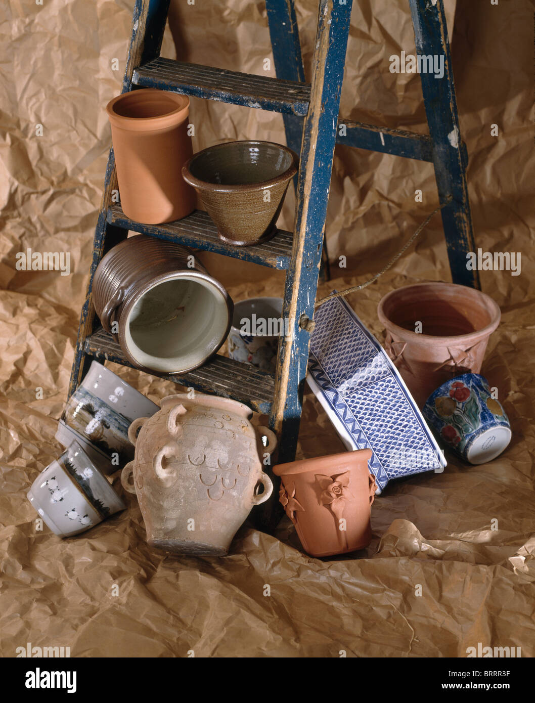 Close-up of empty terracotta pots and old wooden ladder Stock Photo - Alamy
