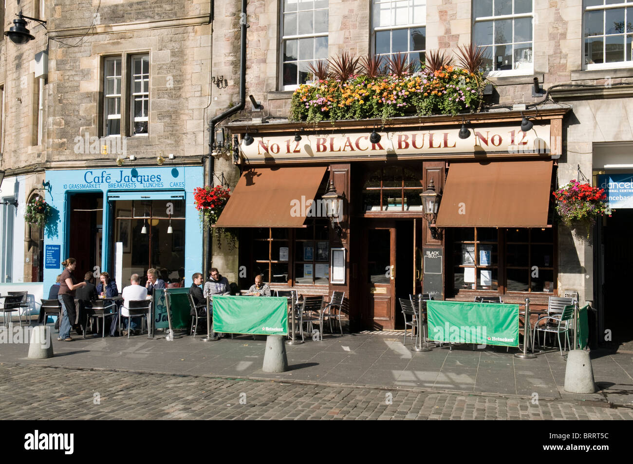 Grassmarket Edinburgh Shops Stock Photos & Grassmarket Edinburgh Shops Stock Images Alamy
