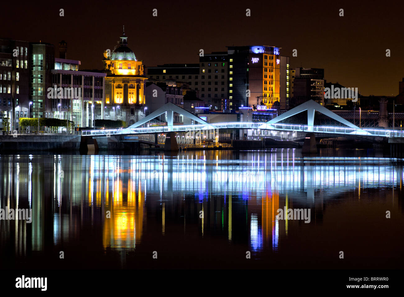 Glasgow's Squinty Bridge at night over the river Clyde. Stock Photo