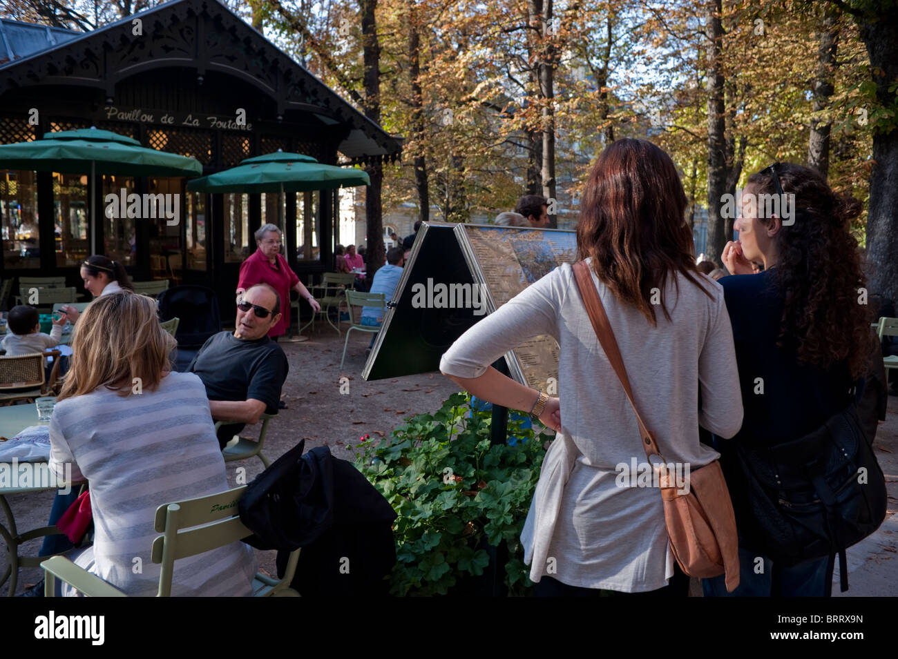 Paris, France, People, Tourists in 'Luxembourg Park,' 'Jardin de Luxembourg', People Sharing Drinks in Outdoor Terrace of Paris Cafe Bar Stock Photo
