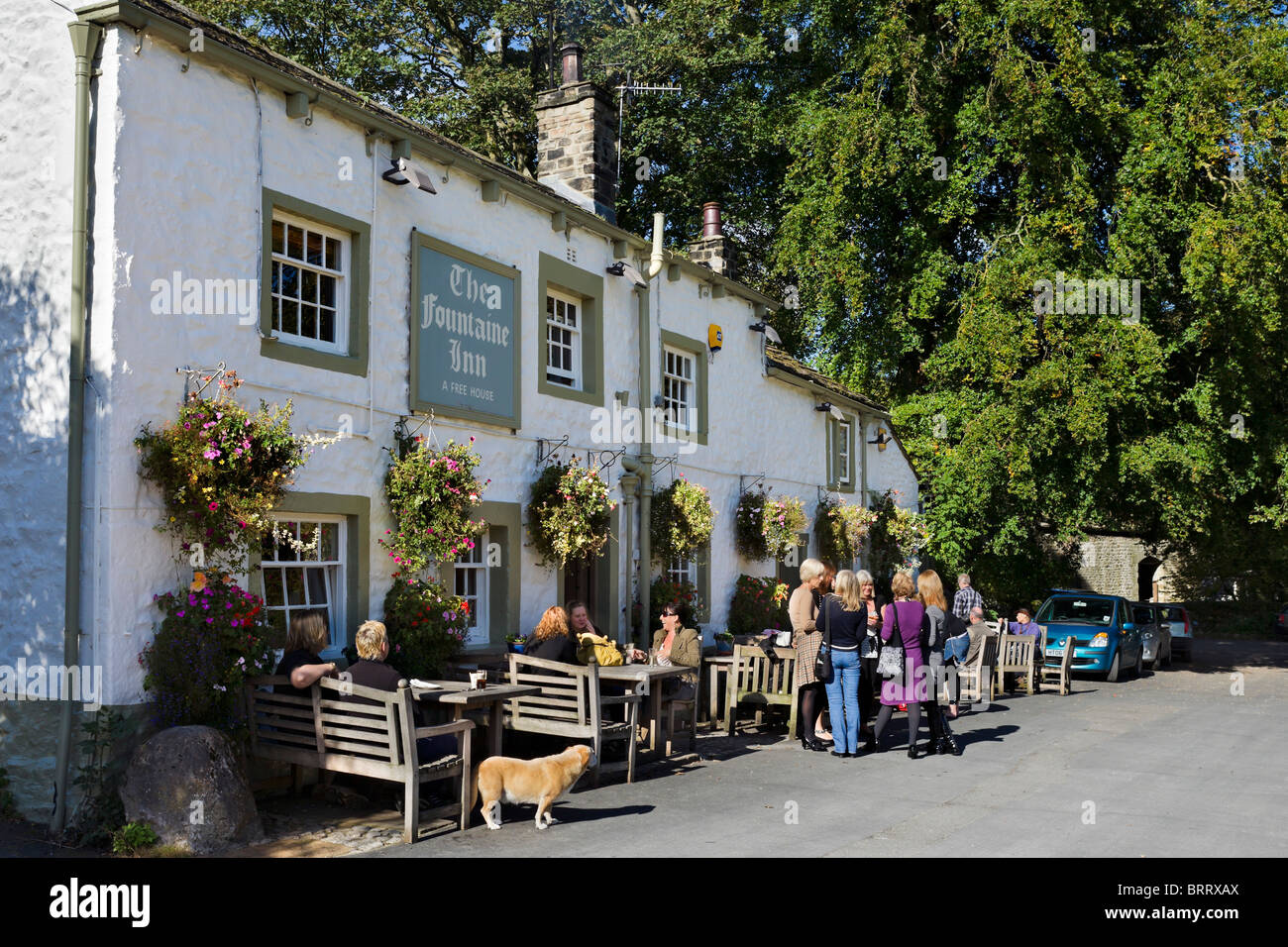 The Fountaine Inn pub on the village green in Linton, near Grassington, Upper Wharfedale, Yorkshire Dales, England, UK Stock Photo