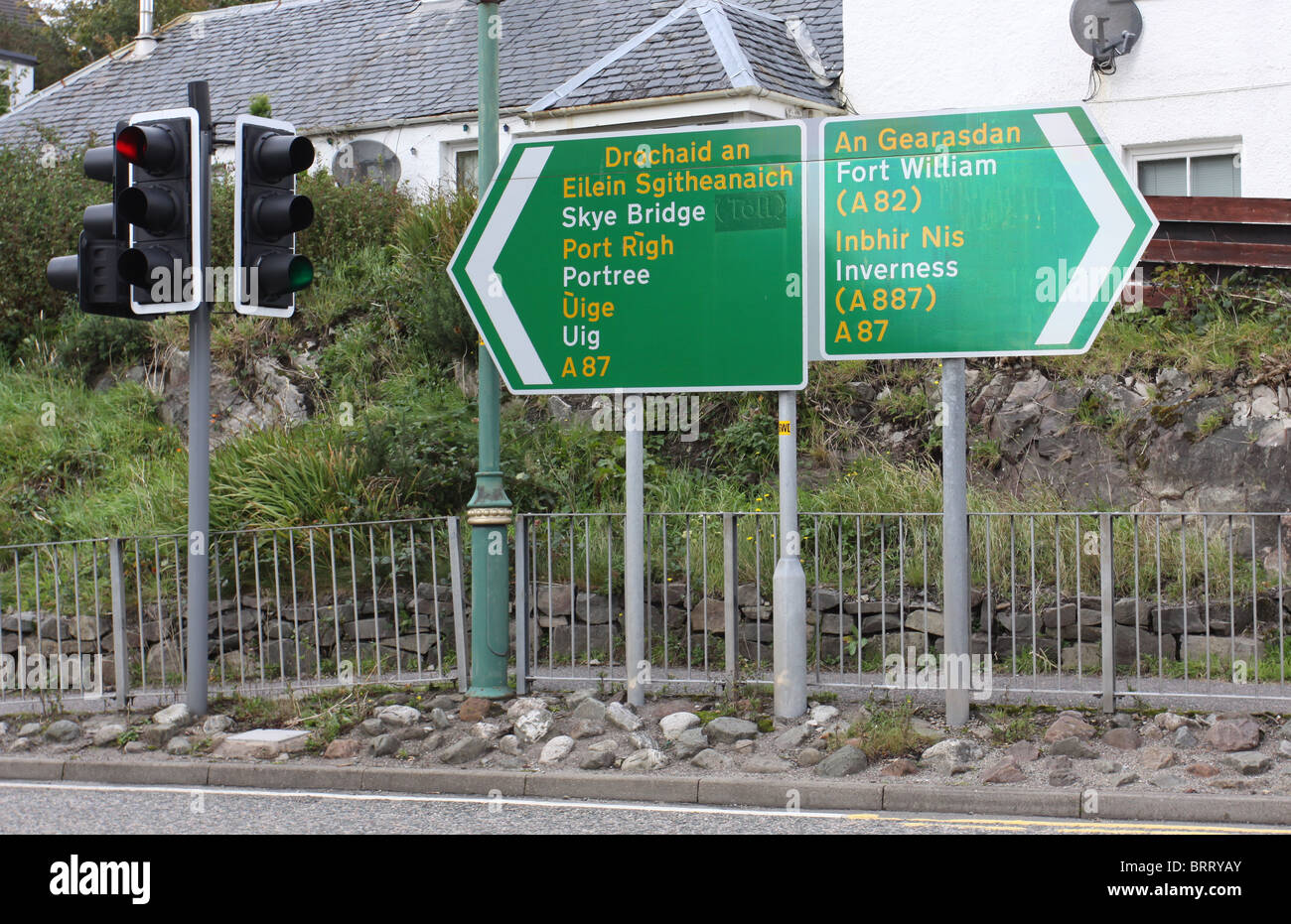English and gaelic bilingual road sign hires stock photography and