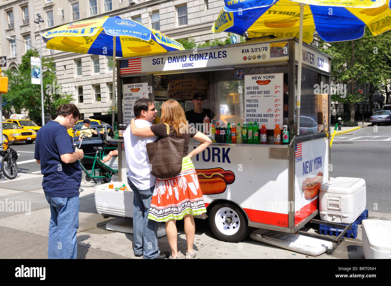 Food new york stand snacks nyc ny hi-res stock photography and images ...