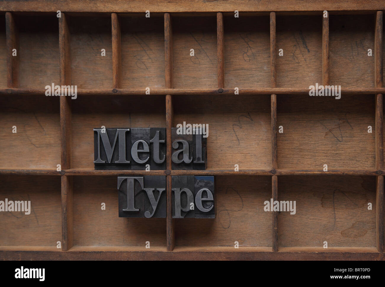 the words metal type in lead on an old case with a printer's reference numbers Stock Photo