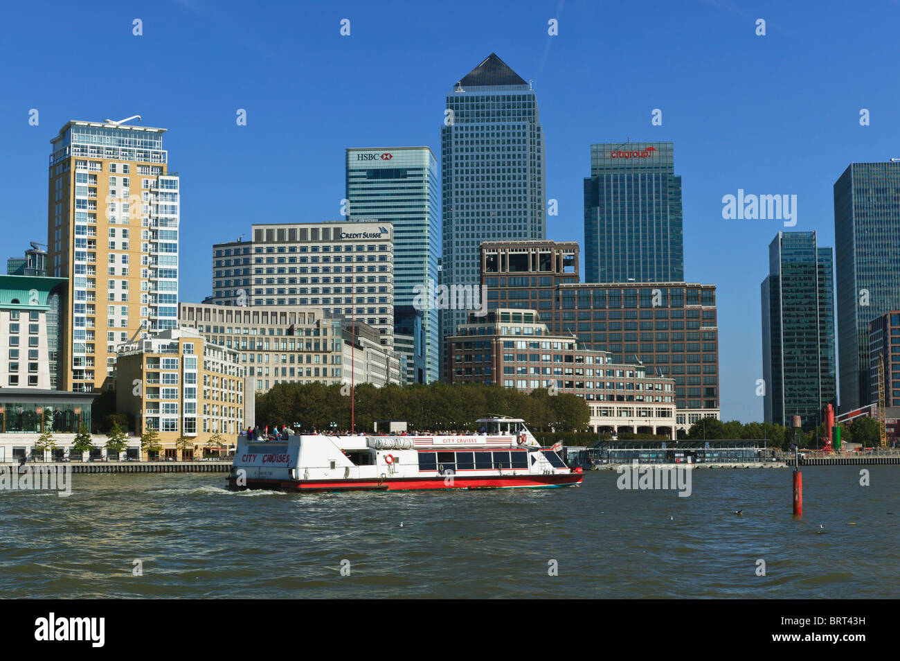 River boat on the River Thames, Canary Wharf, Docklands, London ...