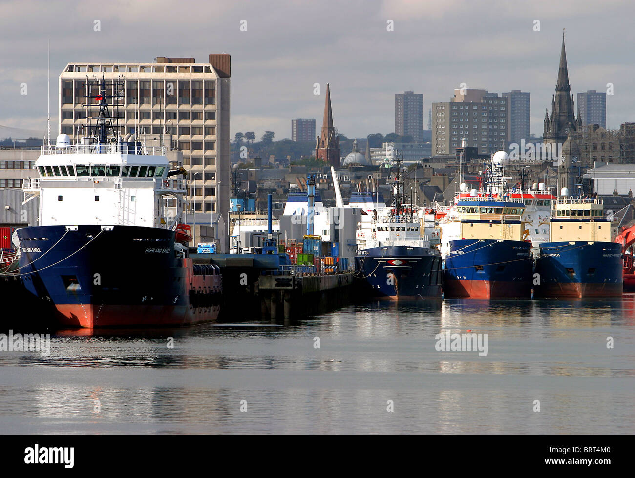 Aberdeen Harbour busy with Oil Industry vessels Stock Photo Alamy