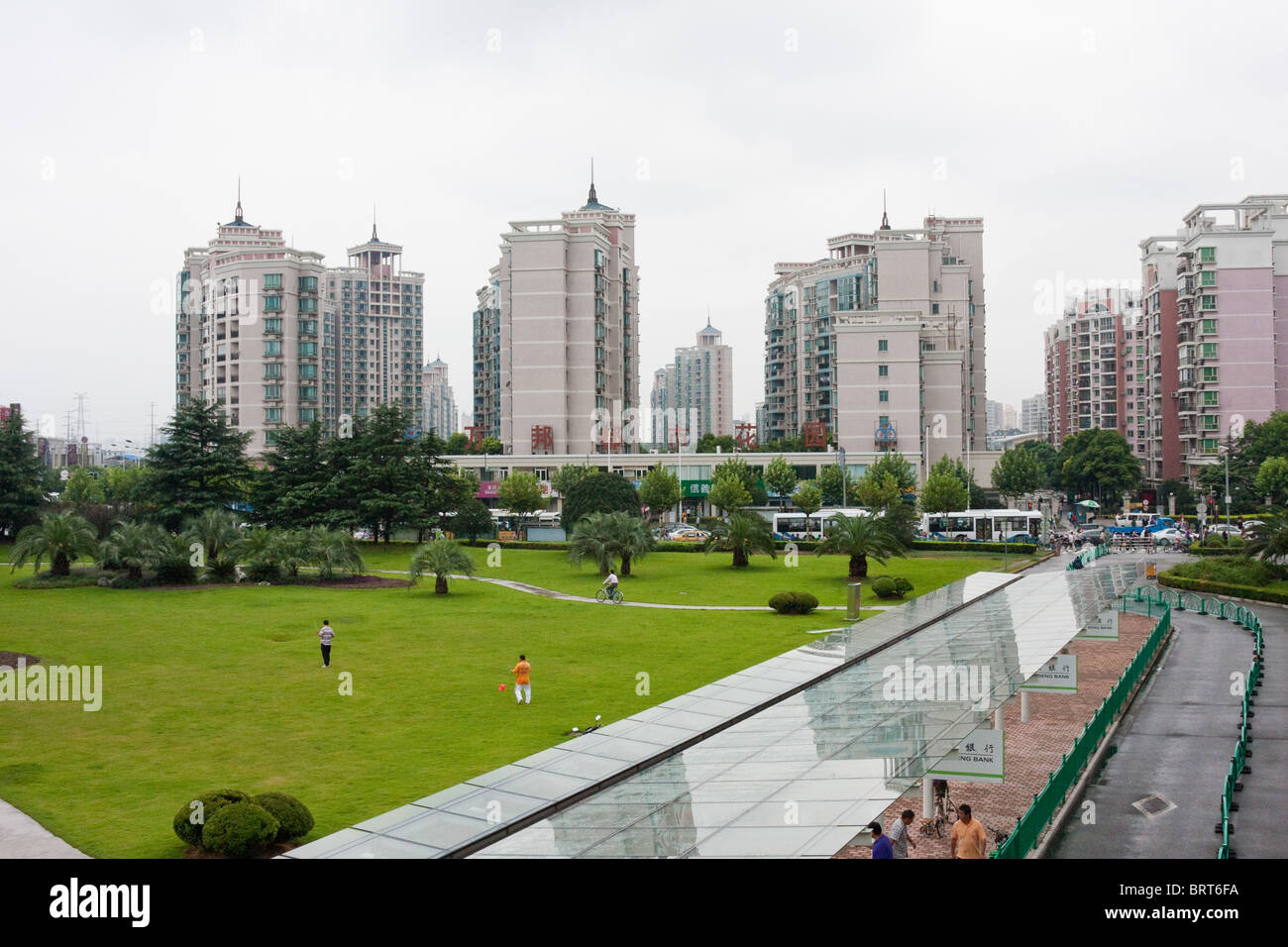 Six apartments in buildings with green spaces of their own