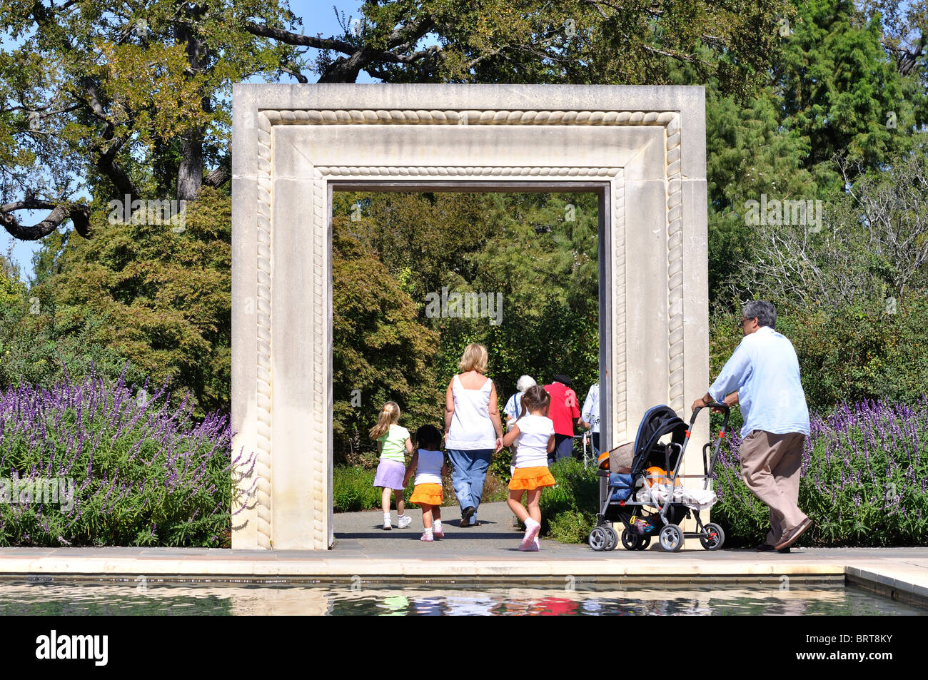 "Sculpture Frame" at the Dallas Arboretum, Texas, USA Stock Photo Alamy