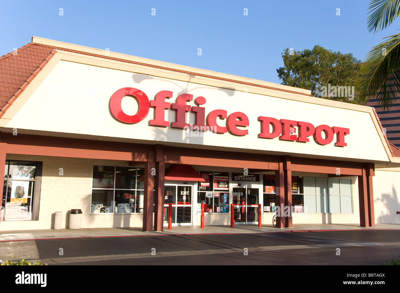 Office Depot store front Stock Photo Alamy