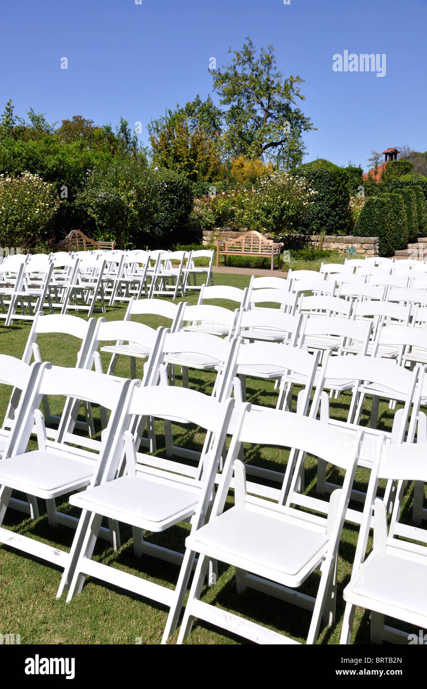 Rows of white chairs Stock Photo - Alamy