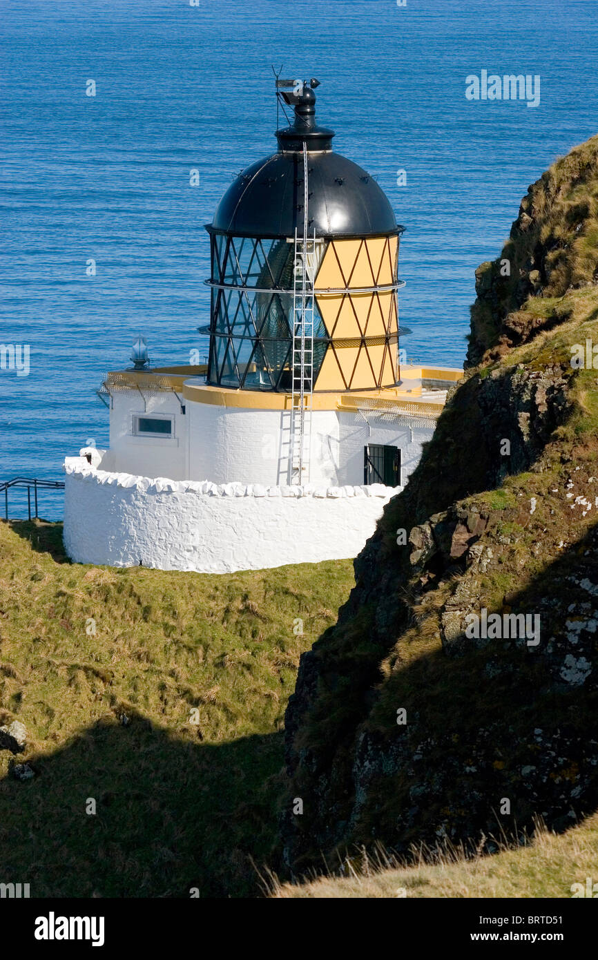 st-abbs-lighthouse-berwickshire-scotland-high-resolution-stock