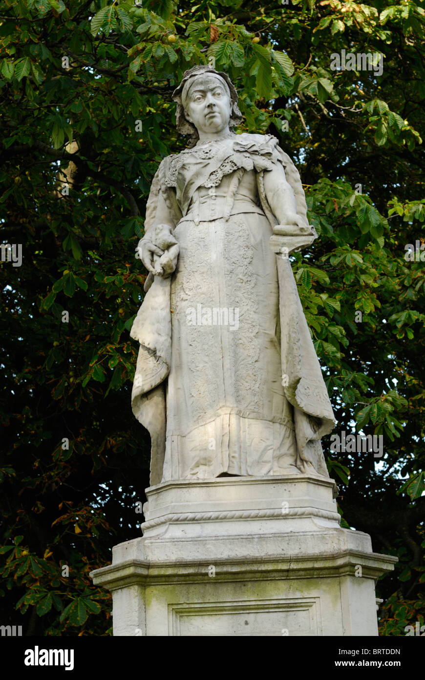 Statue of Queen Victoria in Brighton, England Stock Photo Alamy