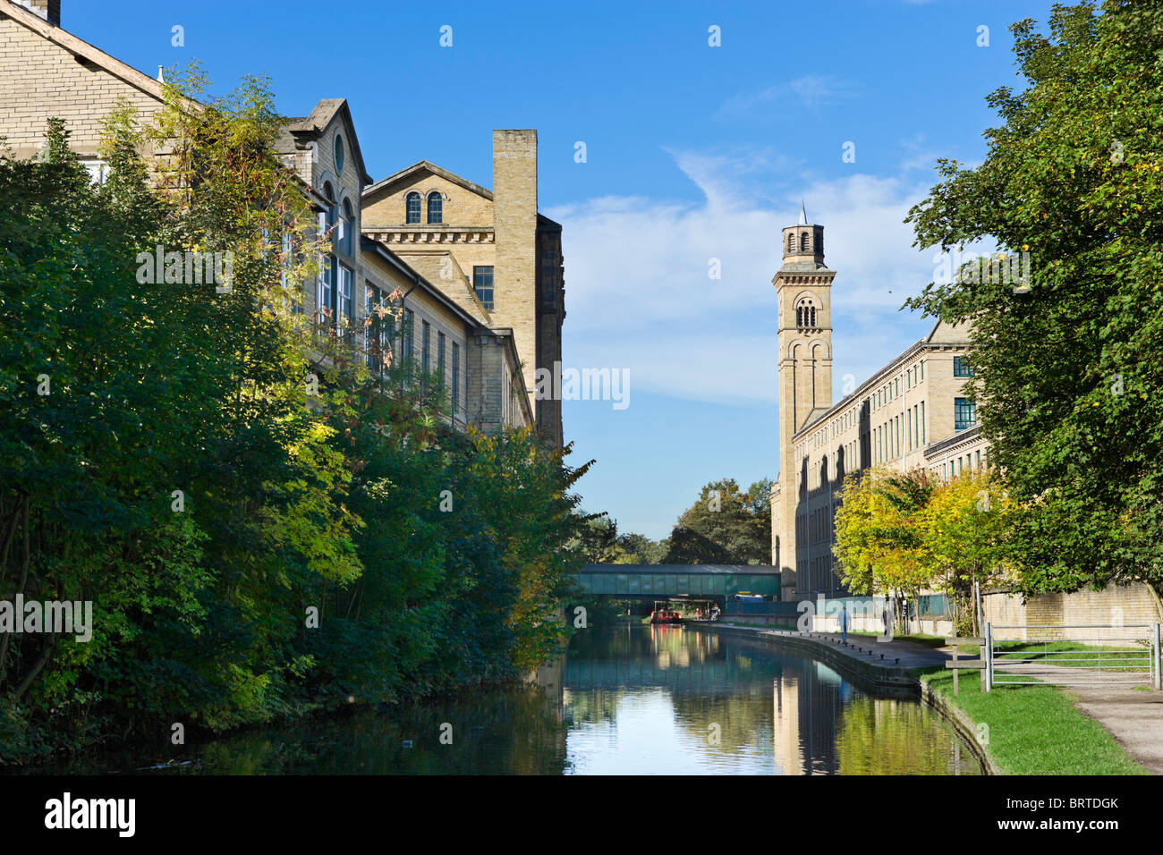Salts Mill on the Leeds and Liverpool Canal, Saltaire, near Bradford, West Yorkshire, England, UK Stock Photo