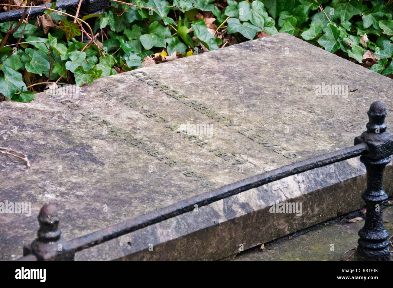 Grave of George Lewes on Highgate Cemetery in London; Grab von George Lewes, Gefährte von George Eliot Stock Photo