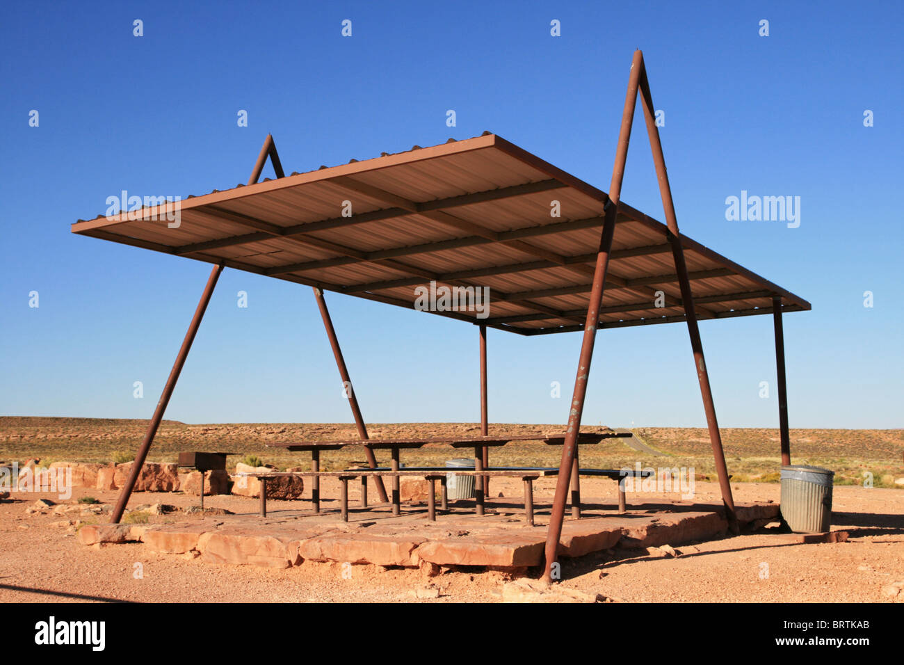 picnic table and shelter roof at the San Juan Goosenecks park overlook Stock Photo