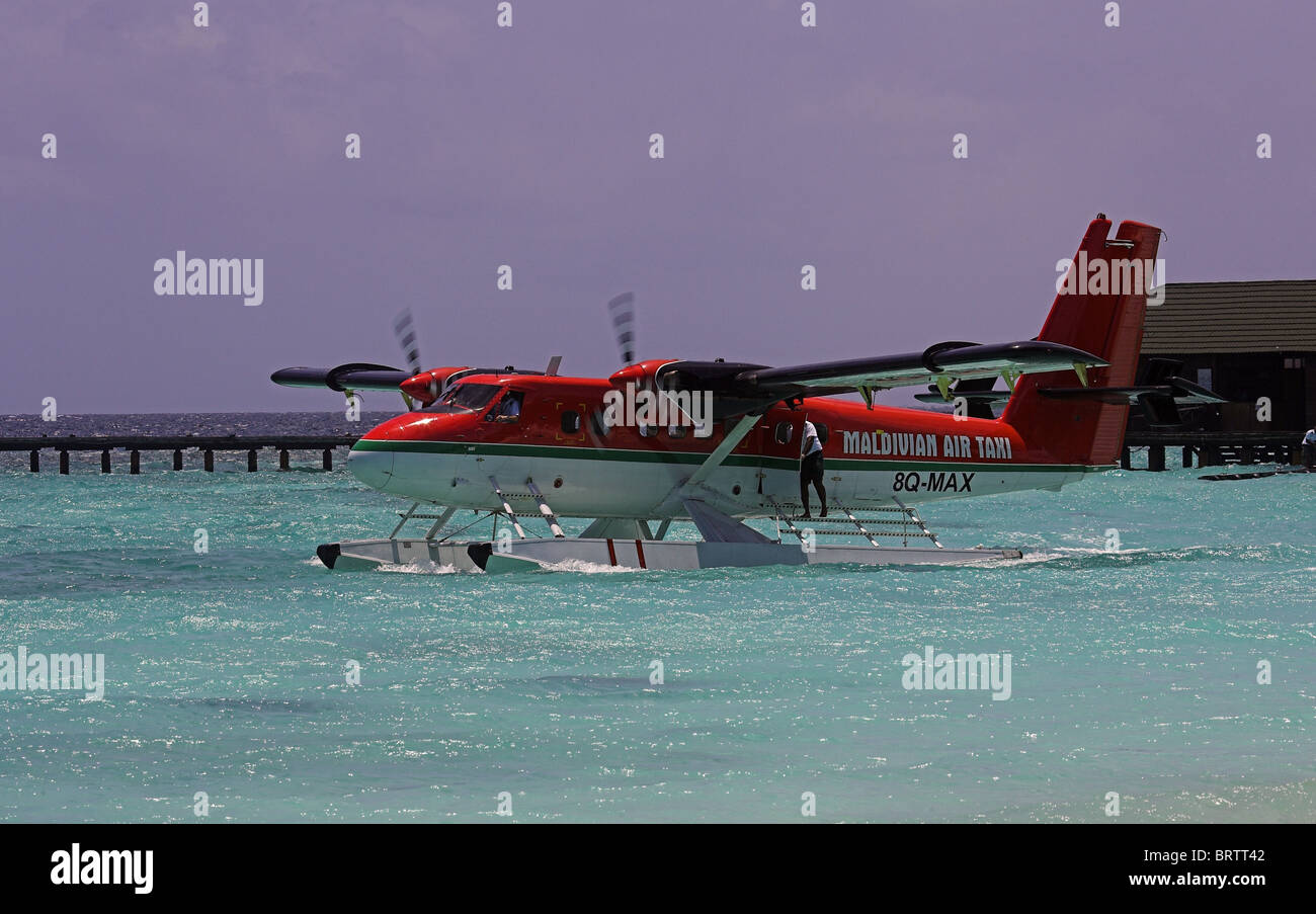 de Havilland DHC-6 Twin Otter sea plane, Maldivian air taxi preparing to take off from an island in the Maldives Stock Photo